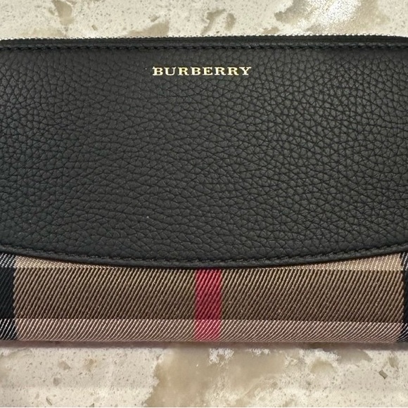 Beautiful Burberry bag & wallet! Gorgeous! - Picture 5 of 11